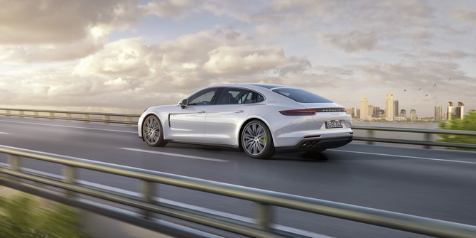 Porsche Panamera 4 E-Hybrid Executive Porsche Panamera 4 E-Hybrid Executive