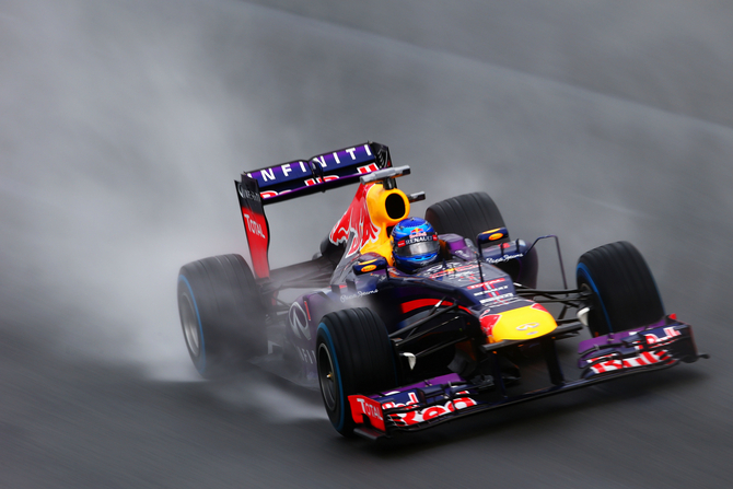 Vettel and his teammate, Webber, will start side by side Vettel and his teammate, Webber, will start side by side