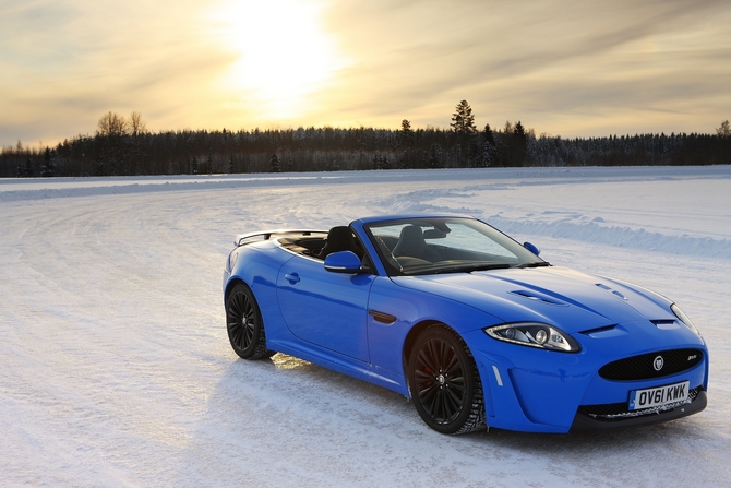 Jaguar XKR-S Takes a Drive Through the Finnish Snow Jaguar XKR-S Takes a Drive Through the Finnish Snow