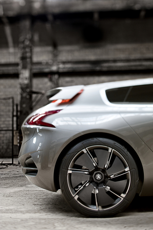 Peugeot HX1 Concept Pushes Avant-Garde Design with Plug-in Hybrid Engine Peugeot HX1 Concept Pushes Avant-Garde Design with Plug-in Hybrid Engine