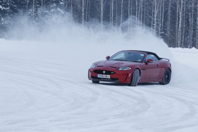 Jaguar XKR-S Takes a Drive Through the Finnish Snow Jaguar XKR-S Takes a Drive Through the Finnish Snow