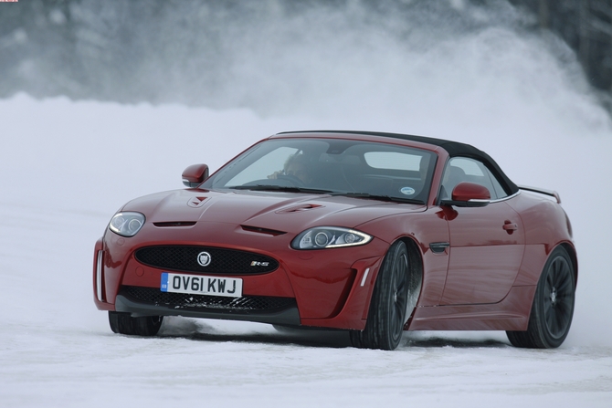 Jaguar XKR-S Takes a Drive Through the Finnish Snow Jaguar XKR-S Takes a Drive Through the Finnish Snow