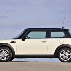 MINI (BMW) Cooper D AT MINI (BMW) Cooper D AT