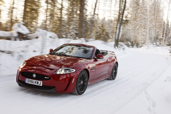 Jaguar XKR-S Takes a Drive Through the Finnish Snow Jaguar XKR-S Takes a Drive Through the Finnish Snow