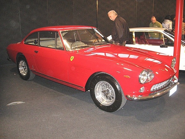 Ferrari 330 GT 2+2 Ferrari 330 GT 2+2
