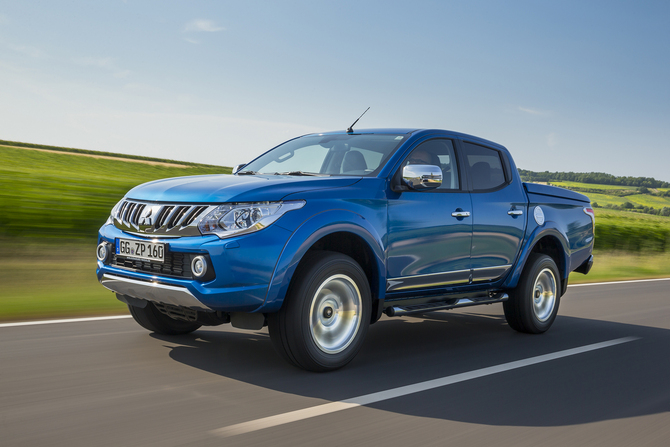 Mitsubishi L200 4WD Cabina Dupla Strakar Instyle Mitsubishi L200 4WD Cabina Dupla Strakar Instyle