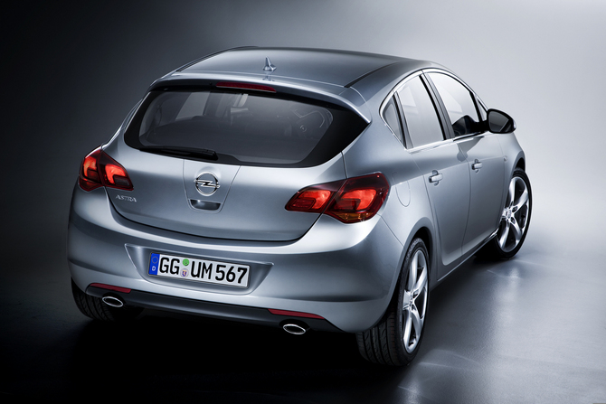 Opel Astra 2.0 CDTI DPF 160cv Cosmo Active Select 10 Opel Astra 2.0 CDTI DPF 160cv Cosmo Active Select 10