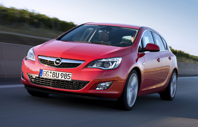 Opel Astra 1.7 CDTI DPF 125cv Cosmo 10 Opel Astra 1.7 CDTI DPF 125cv Cosmo 10