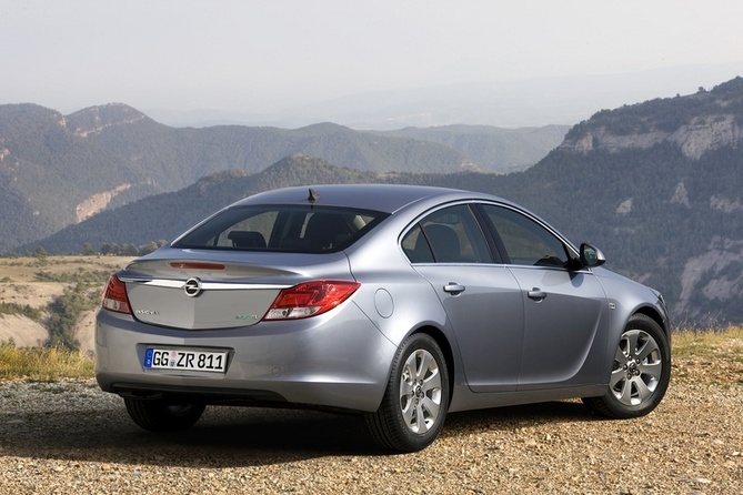 Opel Insignia 2.0 Turbo ECOTEC Automatic Opel Insignia 2.0 Turbo ECOTEC Automatic