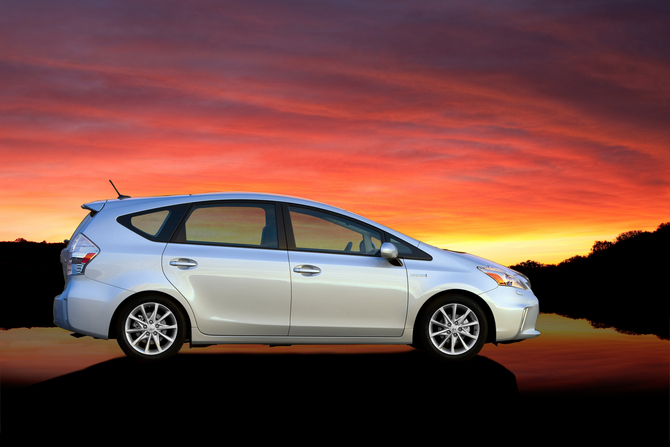 Toyota Introduces 5 New Cars in US with 44mpg Average Economy Toyota Introduces 5 New Cars in US with 44mpg Average Economy