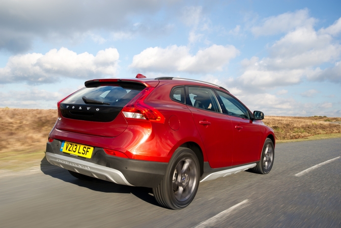 Volvo V40 D2 Momentum Powershift Cross Country Volvo V40 D2 Momentum Powershift Cross Country