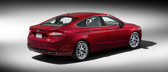 New Ford Fusion: first gasoline, hybrid and plug-in hybrid sedan New Ford Fusion: first gasoline, hybrid and plug-in hybrid sedan