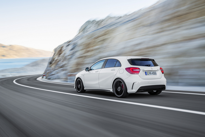 Esta é a primeira vez que a AMG desenvolve um motor de quatro cilindros Esta é a primeira vez que a AMG desenvolve um motor de quatro cilindros