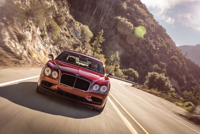 The Flying Spur V8 S is equipped with the same engine of 4.0 liter of the V8 version but the output has increased to 528hp The Flying Spur V8 S is equipped with the same engine of 4.0 liter of the V8 version but the output has increased to 528hp