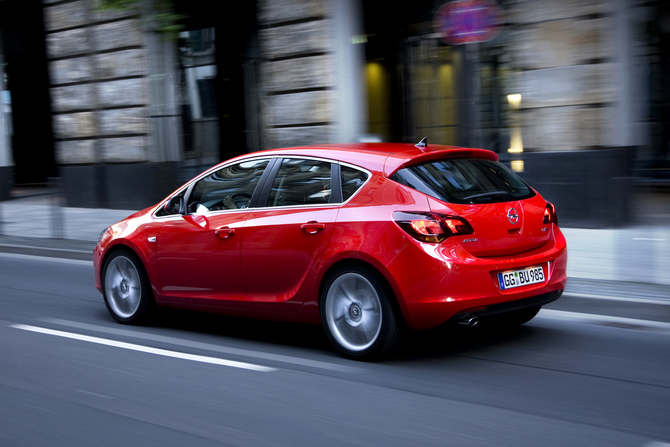 Opel Astra 1.7 CDTI DPF 125cv Enjoy 10 Opel Astra 1.7 CDTI DPF 125cv Enjoy 10
