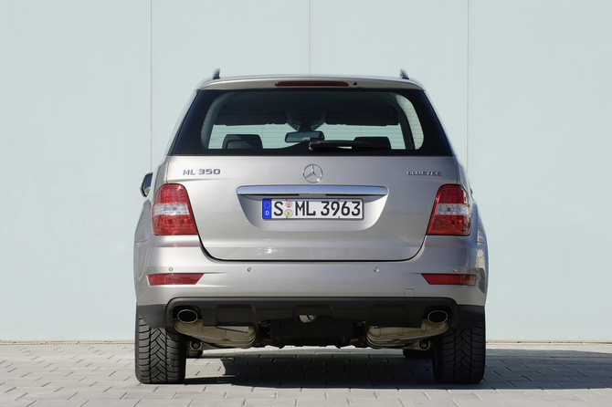 Mercedes-Benz ML350 BlueTec 4Matic 4x4 Mercedes-Benz ML350 BlueTec 4Matic 4x4