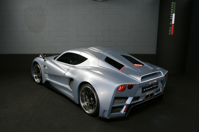 The car tries to mix classic and modern shapes The car tries to mix classic and modern shapes