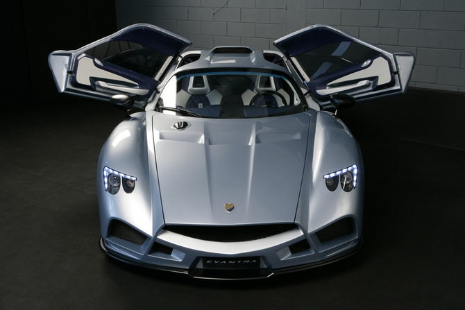 The doors are rear-hinged and open upward The doors are rear-hinged and open upward