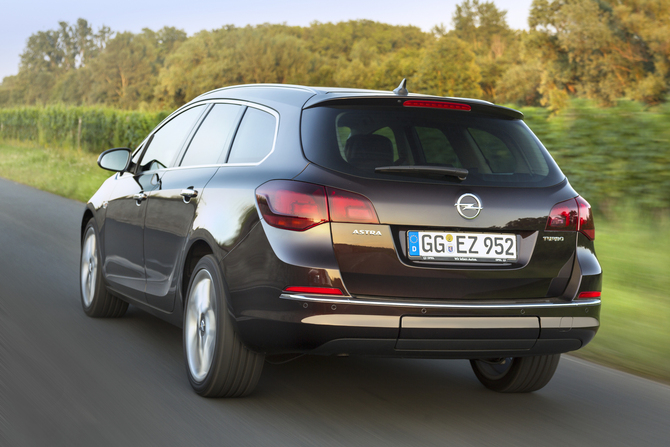 Opel Astra Sports Tourer 1.6 CDTI ecoFLEX Cosmo Opel Astra Sports Tourer 1.6 CDTI ecoFLEX Cosmo