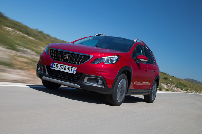 Peugeot 2008 Allure 1.6 BlueHDi Peugeot 2008 Allure 1.6 BlueHDi