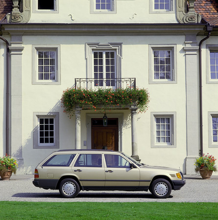 Mercedes-Benz 200 TD AT Mercedes-Benz 200 TD AT