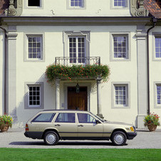 Mercedes-Benz 200 TD AT Mercedes-Benz 200 TD AT