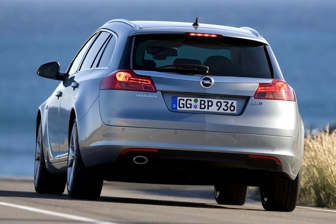 Opel Insignia Sports Tourer 2.0 CDTI BiTurbo ECOTEC AWD Opel Insignia Sports Tourer 2.0 CDTI BiTurbo ECOTEC AWD