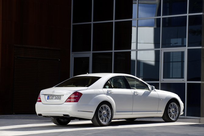 Mercedes-Benz S 400 BlueHybrid Automatic Mercedes-Benz S 400 BlueHybrid Automatic