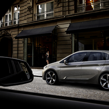 la vitesse maximale de cet hybride rechargeable dynamique atteignant environ 200 km/h.