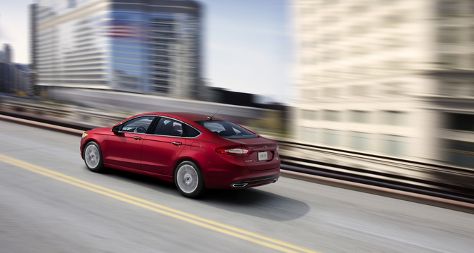 New Ford Fusion: first gasoline, hybrid and plug-in hybrid sedan New Ford Fusion: first gasoline, hybrid and plug-in hybrid sedan