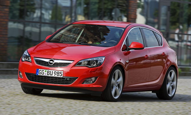 Opel Astra 1.6 Turbo Cosmo Active Select 10 Opel Astra 1.6 Turbo Cosmo Active Select 10