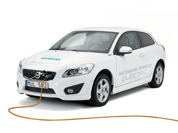 Le nouveau chargeur rapide de 22 kW est le premier chargeur embarqué au monde à fonctionner en triphasé Le nouveau chargeur rapide de 22 kW est le premier chargeur embarqué au monde à fonctionner en triphasé