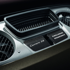 Das Powerkit verpasst dem Carrera S 30 extra-PS und verbessert Beschleunigung und Höchstgeschwindigkeit. Das Powerkit verpasst dem Carrera S 30 extra-PS und verbessert Beschleunigung und Höchstgeschwindigkeit.