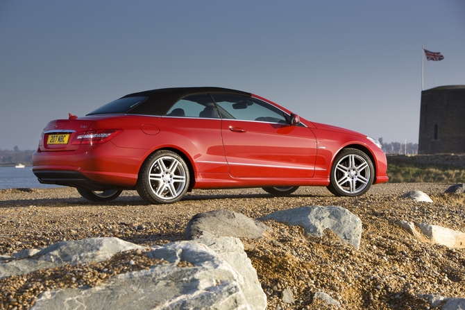 Mercedes-Benz E 300 BlueEfficiency Cabriolet Elegance Mercedes-Benz E 300 BlueEfficiency Cabriolet Elegance