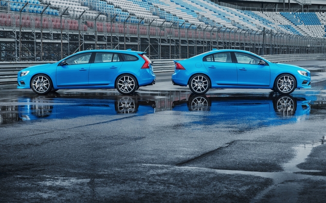 Polestar modificou os carros e acrescentou-lhes novos turbos e intercoolers Polestar modificou os carros e acrescentou-lhes novos turbos e intercoolers