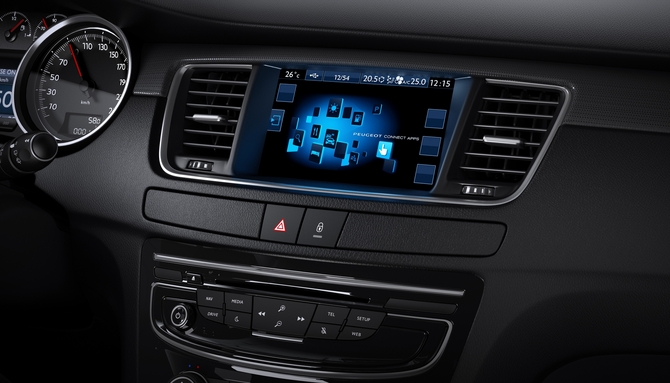 The central console has been simplified with the introduction of a larger number of features on the seven inches touch screen The central console has been simplified with the introduction of a larger number of features on the seven inches touch screen