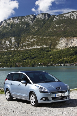 Peugeot 5008 Sport 1.6 HDi 112 CVM6 Peugeot 5008 Sport 1.6 HDi 112 CVM6