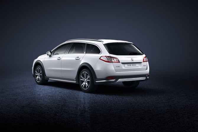 O facelift do Peugeot 508 inclui também a introdução de novos motores à gama O facelift do Peugeot 508 inclui também a introdução de novos motores à gama