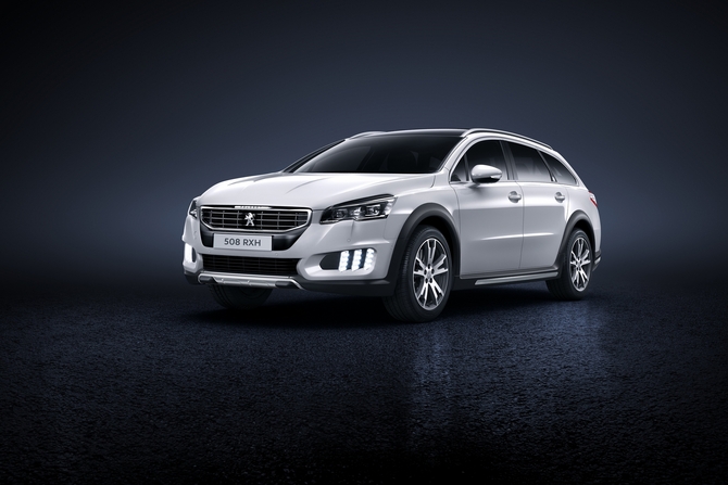 One of the new features is the 1.6-liter turbocharged petrol engine with 165hp which replaces the previous 156hp One of the new features is the 1.6-liter turbocharged petrol engine with 165hp which replaces the previous 156hp