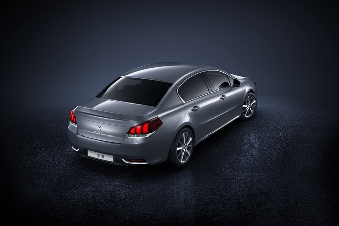 A nova gama do 508 inclui ainda duas versões do motor diesel Peugeot 2.0 litros Blue HDI, de 150cv e 180cv A nova gama do 508 inclui ainda duas versões do motor diesel Peugeot 2.0 litros Blue HDI, de 150cv e 180cv