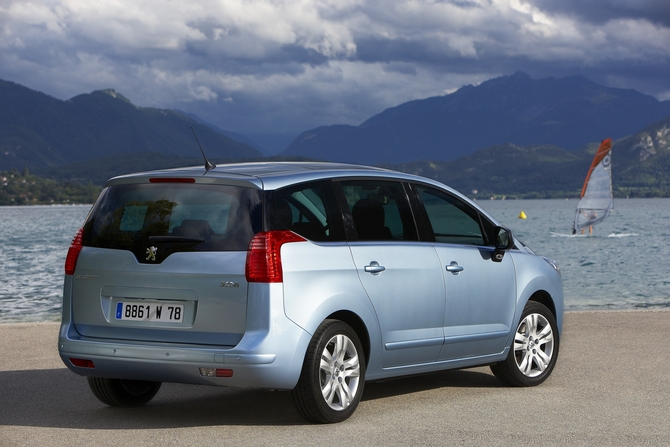 Peugeot 5008 1.6 THP Exclusive Peugeot 5008 1.6 THP Exclusive
