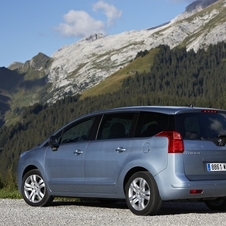 Peugeot 5008 Premium 1.6 HDi 112 CVM6 Peugeot 5008 Premium 1.6 HDi 112 CVM6