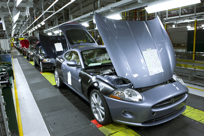 Jaguar Land Rover Wants More UK Teens to Become Engineers Jaguar Land Rover Wants More UK Teens to Become Engineers