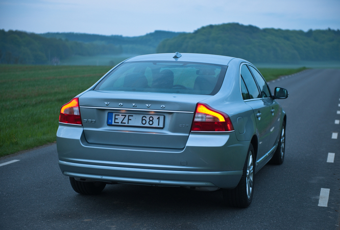 Volvo S80 2.0T Momentum Volvo S80 2.0T Momentum