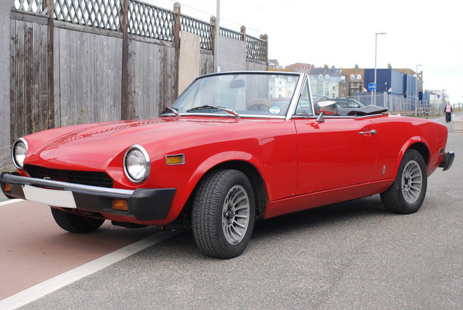 Fiat 124 Sport Spider 2000i share tell a friend share on facebook