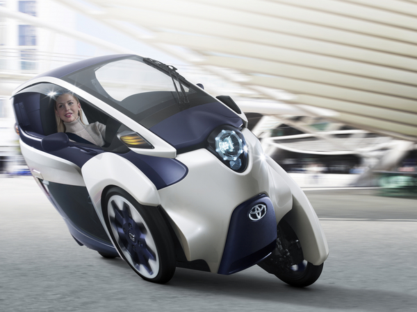 O i-Road tem duas rodas à frente e uma atrás O i-Road tem duas rodas à frente e uma atrás