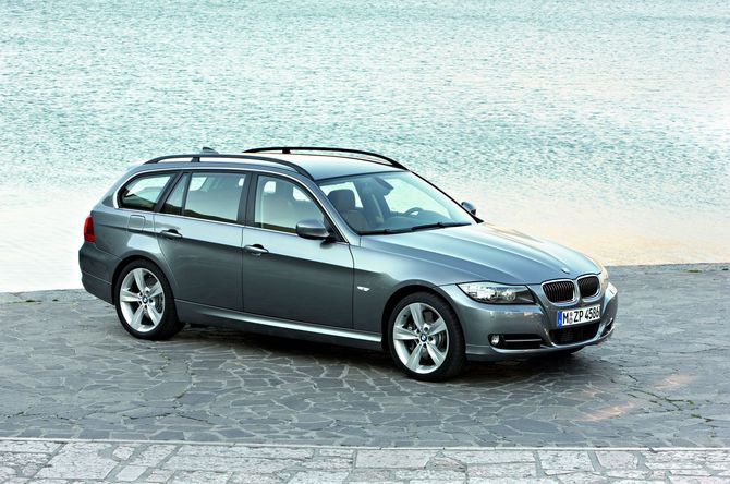 BMW 318d Touring Edition Exclusive Automatic BMW 318d Touring Edition Exclusive Automatic