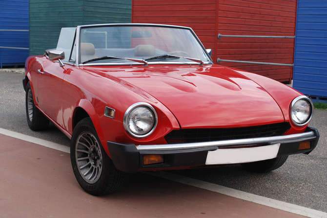 Fiat 124 Sport Spider 2000i share tell a friend share on facebook