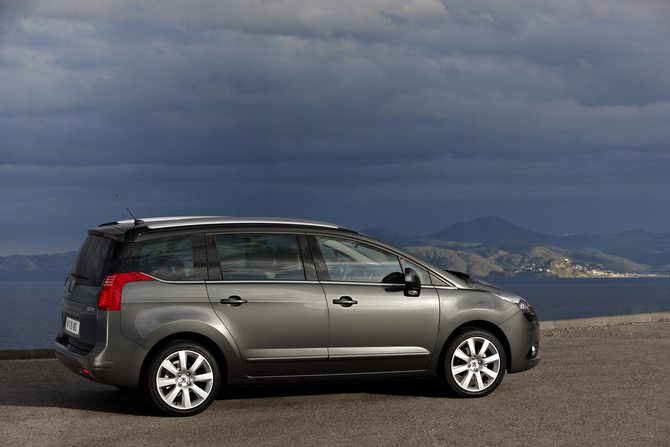 Peugeot 5008 1.6 HDi SR Peugeot 5008 1.6 HDi SR