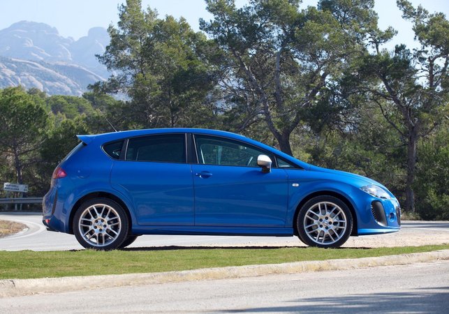 Seat Leon FR+ Supercopa Gets Interior and Exterior Upgrades Seat Leon FR+ Supercopa Gets Interior and Exterior Upgrades